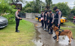 Polresta Banyuwangi Terjunkan Unit Sterilisasi dan K-9 untuk Pengamanan Gereja Jelang Natal 2024