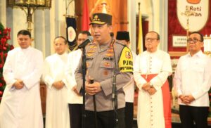 Misa Malam Natal: Menkopolkam dan Kapolri Sambangi Gereja Katedral Jakarta