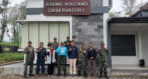 Dandim 0825/Banyuwangi Tinjau Langsung Pos Pantau Aktivitas Gunung Raung Pasca Erupsi