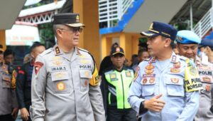Pastikan Keamanan Malam Tahun Baru, Kapolda Jatim Cek Pospam dan Posyan