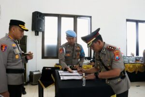 Kapolresta Banyuwangi pimpin Serah terima jabatan Wakapolresta, Kabag, Kasat dan Kapolsek Jajaran Berlangsung Khidmat dan Lancar