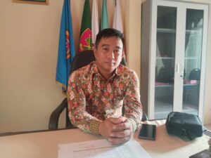 Kades Sambilawang : Aipda Maryudi itu Pak Bhabinkamtibmas yang Disiplin Waktu dan Akrab Sama Warga