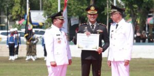 Kapolres Jember Terima Dua Penghargaan dalam Upacara Hari Jadi Kabupaten Jember ke-96