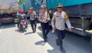 Polres Jember Mediasi Warga yang Blokade Jalan Raya Puger, Arus Lalulintas Kembali Normal