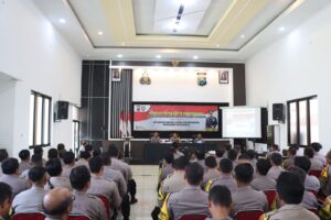 Kapolresta Banyuwangi Berikan Arahan kepada Bhabinkamtibmas untuk Perkuat Harkamtibmas dan Dukung Program Nasional
