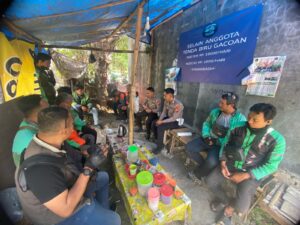 Gelar Jumat Berkah Bersama Driver Ojek Online Polres Ponorogo Edukasi Keselamatan Berlalu Lintas