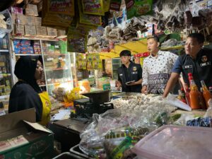 Polisi Bersama TPID Kabupaten Bojonegoro Sidak Pasar Tradisoinal Jelang Ramadhan