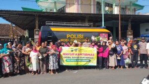 Mayur Kamtibmas ; Polresta Banyuwangi berbagi sayur gratis