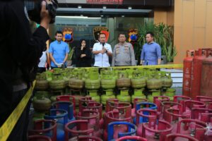 Polda Jatim Berhasil Ungkap Kasus Oplos LPG di Jombang Empat Tersangka Diamankan