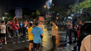 Jaga Harkamtibmas; Polresta Banyuwangi Terjunkan personel Gelar Patroli Skala Besar Antisipasi Balap Liar dan Perang Sarung