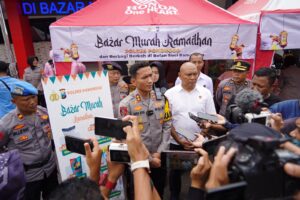 Polres Ponorogo dan Bhayangkari Gelar Bazar Murah Ramadhan, Warga Sumringah