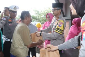 Polres Trenggalek Gelar Pengobatan Gratis dan Berbagi Takjil Sambil Ngabuburit