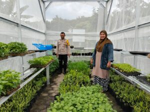 Bhabinkamtibmas Polsek Tegalsari Polreta Banyuwangi Dukung Pemanfaatan Pekarangan; Langkah Nyata Menuju Kemandirian Pangan