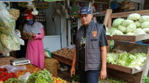 Pastikan Stok Bahan Pokok, Polresta Banyuwangi Lakukan Sidak Pasar Blambangan