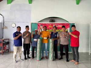 Polresta Banyuwangi Kembali Salurkan Bantuan untuk Musholla di Bulan Ramadhan