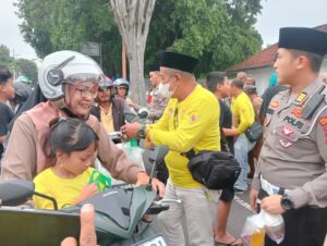 PW FRN DPC Banyuwangi dan Satlantas Polresta Banyuwangi Bagikan 500 Takjil Gratis di Bulan Ramadhan