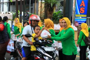 Lapas Banyuwangi Kolaborasi dengan PIPAS Bagikan 200 Paket Takjil