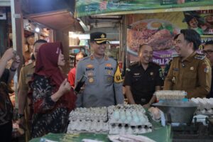 Pastikan Stok dan Harga Pangan Stabil Jelang Idul Fitri 1446 H, Kapolres Bersama Forkompinda Jember Sidak Pasar