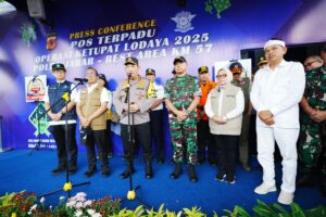 Tinjau Rest Area KM 57, Kapolri Pastikan Kelancaran dan Pelayanan Masyarakat saat Arus Mudik