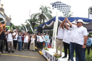 Kebersamaan di Perjalanan: PTPN I Regional 5 Dampingi Pemudik hingga Keberangkatan