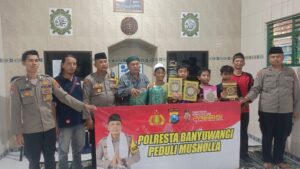 Polresta Banyuwangi Peduli Musholla, Terus Bagikan Karpet dan Al-Quran pada Musholla Yang Membutuhkan