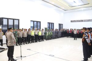 Polresta Banyuwangi Gelar Apel Pasukan Kesiapan Pengamanan Malam Takbir Idul Fitri 1446 H dalam rangka Operasi Ketupat Semeru 2025