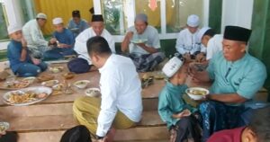 Tradisi Doa dan Makan Bersama Warga Pakis Banyuwangi Usai Sholat Ied, Terus Lestari
