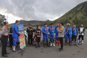 Kapolres Probolinggo Patroli Dialogis di Gunung Bromo Pastikan Keamanan Wisatawan Saat Lebaran