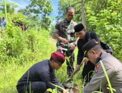 Upaya Menjaga Kelestarian Lingkungan dan Peningkatan Ekonomi Masyarakat, Polri dan Dinas Terkait Tanam 600 Bibit So’on dan Bendo