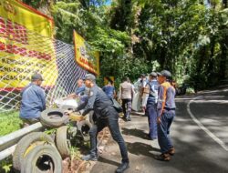 Cegah Kecelakaan Fatal di Jalur Ijen, Dishub Banyuwangi Pasang Jaring Pengaman dan Karung Sekam