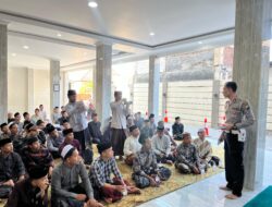 Hardiknas Polres Probolinggo Beri Edukasi Santri Kenalkan Program Keselamatan Berkendara