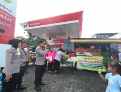 Polresta Banyuwangi Gelar “Mayur Kamtibmas”, Bagikan Sembako dan Edukasi Warga Tegalsari
