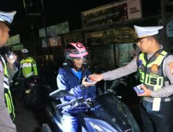 Tidak Hanya Razia, Polres Bangkalan Beri Hadiah Bagi Pengendara Motor Taat Berlalu Lintas