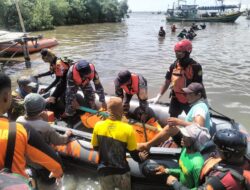 Prajurit Lanal Banyuwangi dan Tim SAR Gabungan Temukan Nelayan Korban Laka Laut di Perairan Probolinggo