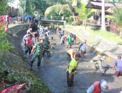 Gelar Kegiatan “BERRAKSI”, TNI, Dinas Perairan & Masyarakat Desa Olehsari Gotong Royong Bersihkan Saluran Irigasi