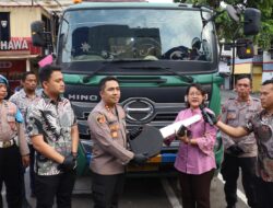 Senyum Sumringah Korban Curanmor Saat Polres Pelabuhan Tanjungperak Temukan dan Kembalikan Kendaraan yang Hilang