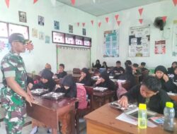 Serda Moh. Hisyam Rosadi Babinsa Kelurahan Kebalenan Koramil 0825/01 Banyuwangi Dampingi Kegiatan Pendistribusian Makan Gratis Bergizi