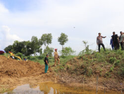 Mitigasi, Kapolres Sumenep Cek Lokasi Tanggul Jebol di Desa Patean