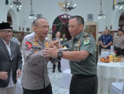 Kapolda Jabar Serahkan Tumpeng dan Tali Asih dalam Syukuran HUT ke-79 Kodam III/Siliwangi