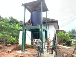 Anggota Koramil 0825/11 Pesanggaran Tinjau Pembuatan Sumur Bor dan Tandon Program TNI Manunggal Air