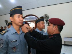 Lantik Kenaikan Pangkat 6 Pegawai, Kalapas Banyuwangi: Maknai dengan Peningkatan Kinerja