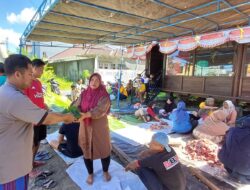 Semangat Idul Adha di Musholla Ar-Rohman GKR Banyuwangi, Sembelih 2 Sapi dan 6 Kambing, Gunakan Daun Pisang sebagai Pembungkus