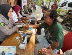 Hari Bhayangkara ke -79, Biddokkes Polda Jatim Gelar Layanan Kesehatan Gratis untuk Driver Ojol