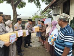 Senyum Renyah Warga Terima Bantuan Polres Madiun Kota di Hari Bhayangkara ke -79