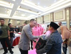Hari Bhayangkara ke -79 Polda Jatim Beri Bantuan Tongkat dan Kursi Roda Bagi Kaum Difabel