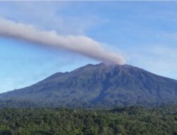 Gunung Raung Erupsi,  Pendakian Ditutup Sementara, Warga Diminta Tak Panik