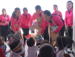 Ketum Bhayangkari Ny. Juliati Sigit Prabowo Lakukan Baksos di Sorong