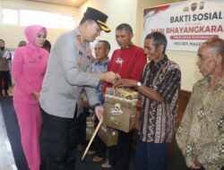 Polres Magetan Sambut Hari Bhayangkara ke -79 Berbagi Sembako di Wihara Vimalakirti Genilangit Poncol