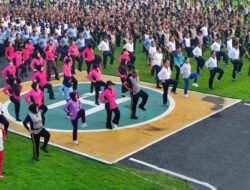 Soliditas Polda Jatim Bersama TNI dan Forkopimda Olahraga Bersama Sambut Hari Bhayangkara ke -79