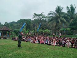 Babinsa Koramil 0825/20 Songgon Berikan Materi Wasbang Dan PBB Kepada 400 Anggota Pramuka MAN 1 Banyuwangi